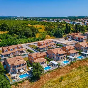  Villa Lotus With Pool And Jacuzzi